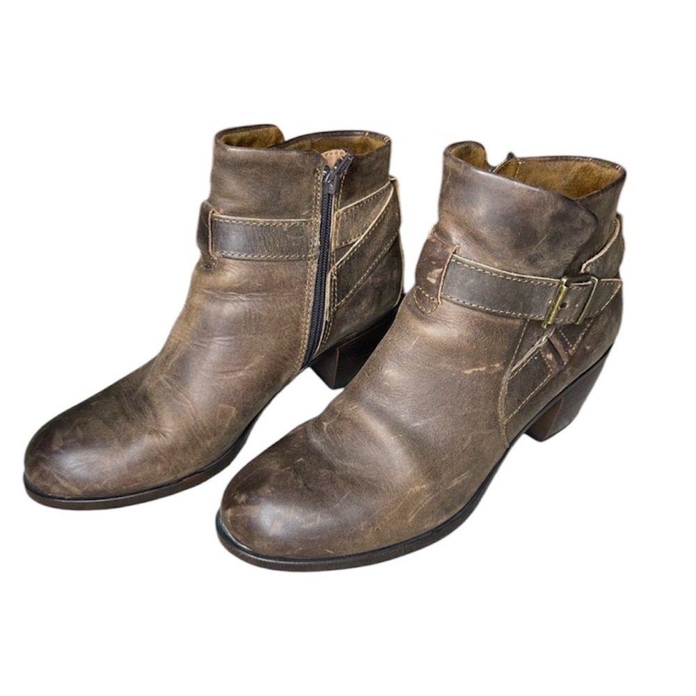 B.O.C by BORN zip up leather ankle boot